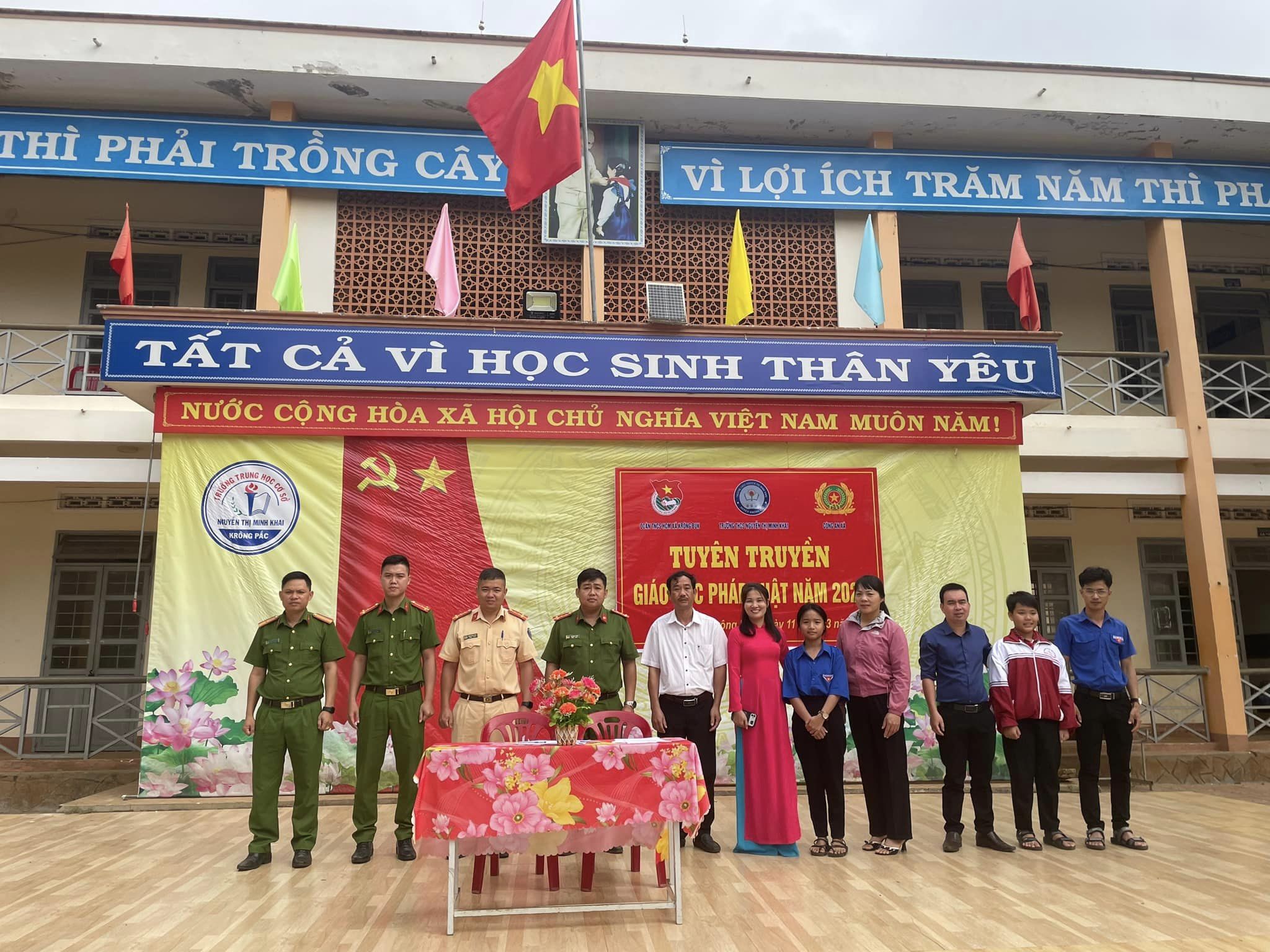 Đoàn xã Krông Buk phối hợp với Công an xã tổ chức tuyên truyền, giáo dục pháp luật năm 2024 tại trường THCS Nguyễn Thị Minh Khai
